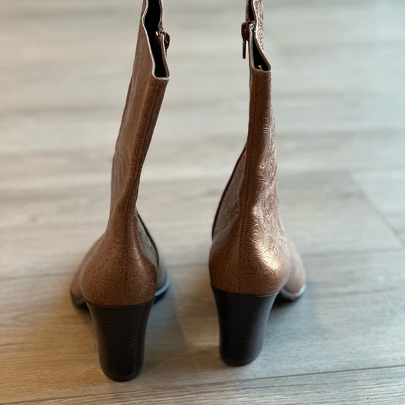 A. Marinelli Side Zip Brown Embossed Stunning Boots! Size 7 -Excellent condition - Picture 6 of 8